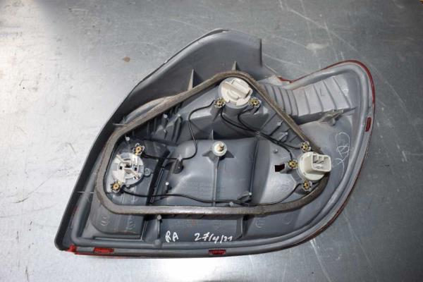 FEU ARRIERE GAUCHE TOYOTA - Vue 2